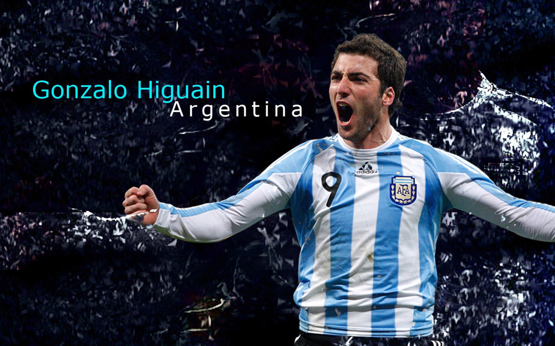 世界杯：街头艺人用手鼓与萨克斯演奏国歌版 引发路人合唱